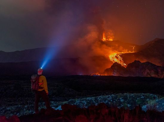 Persistent Etna ash shuts Catania airport during peak holiday week
