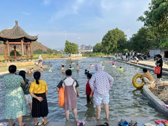 China Up Close | Jiangxi village builds free pool to keep local kids out of dangerous waters