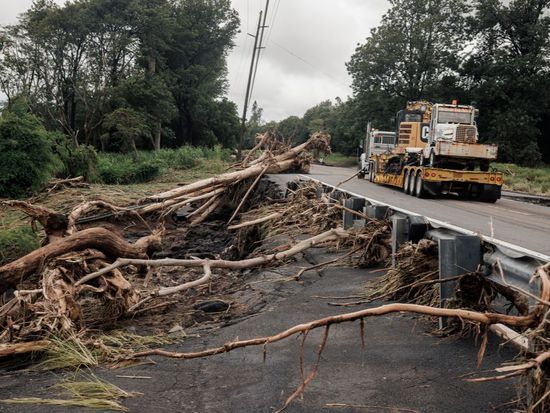 1 death linked to Tropical Storm Lala as more than 100,000 remain without power in Hawaii