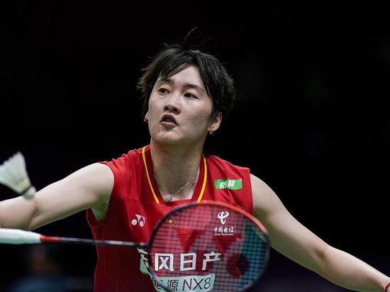Chen Yufei battles back in singles, Chinese doubles pairs advance at BWF World Championships