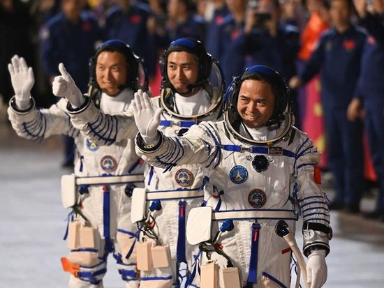 China honors Shenzhou-21 mission astronauts with medals