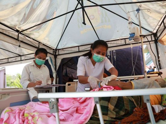 Death toll from Indonesia's magnitude-7.7 quake rises to 75