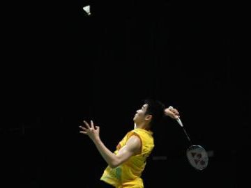 Chinese player Li Shifeng crashes out of badminton World Championships