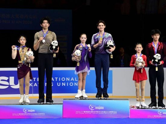 Chinese pairs claim silver, bronze at Xi'an Junior Figure Skating Grand Prix