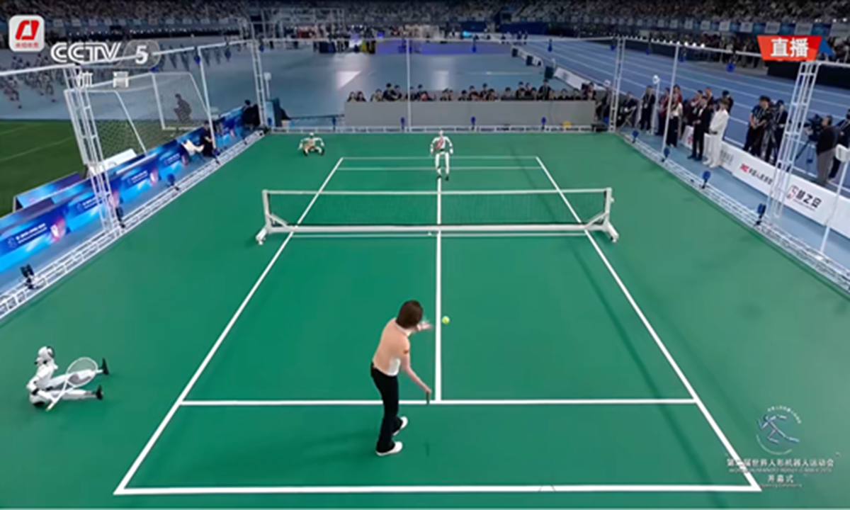 A humanoid robot developed by Galbot plays tennis against Chinese tennis star Zheng Jie at the second World Humanoid Robot Sports Games in Beijing on August 22, 2026. Photo: Screenshot from CCTV News