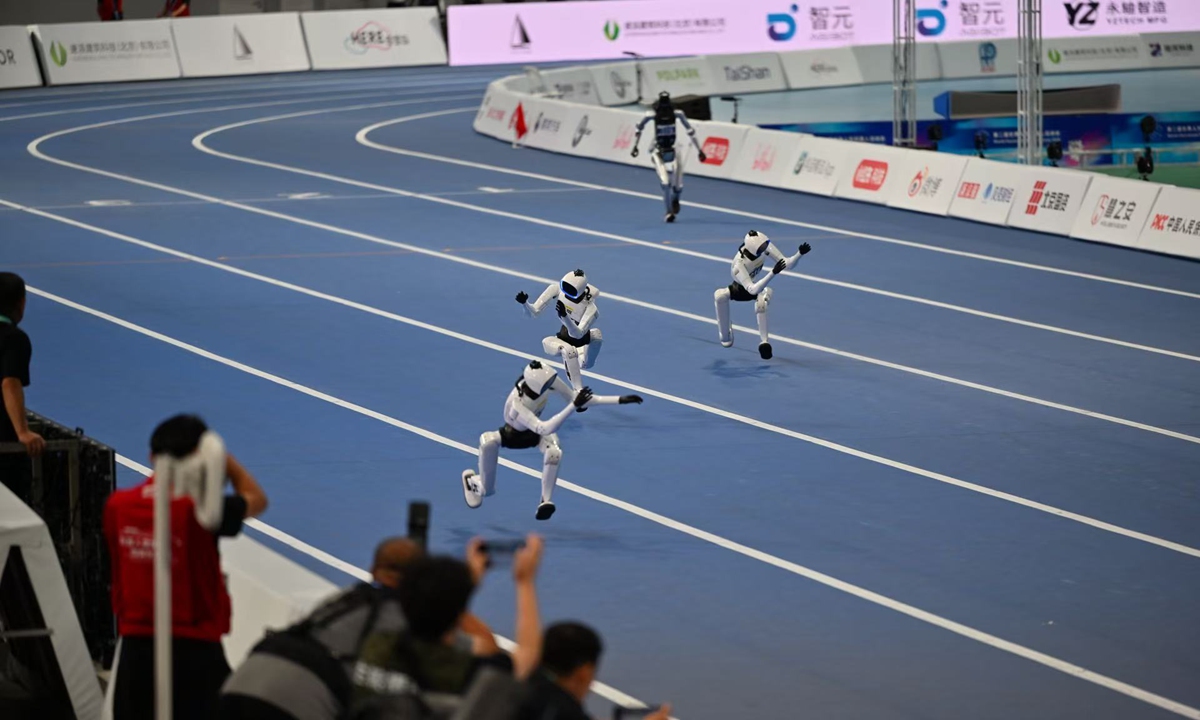 Tien Kung Omni humanoid robots sprint at the 400-meter run small-group final at the 2nd World Humanoid Robot Games held in Beijing on August 23, 2026. Photo: Tao Mingyang/GT