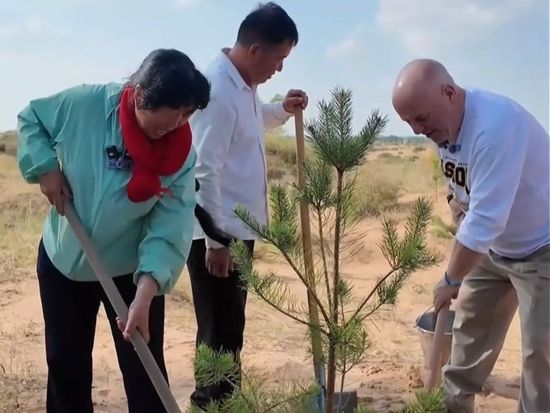 Cross-border green friendship bears fruit in China's Maowusu Sand Land