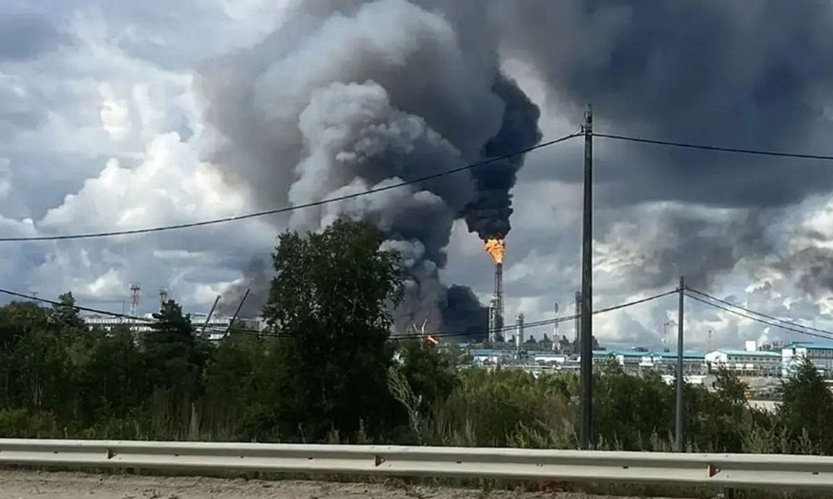 A fire at the Amur Gas Chemical Complex on August 25, 2026. Photo: Report by the Moscow Times 