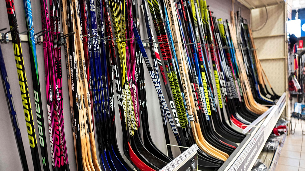 Hockey sticks are seen in a store in Montreal, Quebec, Canada, August 23, 2026. /VCG