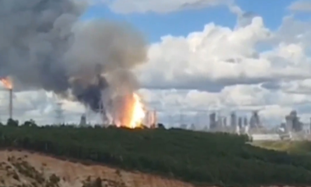 A fire breaks out at the construction site of the Amur Gas Chemical Complex (AGCC) in Russia's Far Eastern Amur Oblast on August 25, 2026. Photo: screenshot from a video in report by the Xinhua News Agency