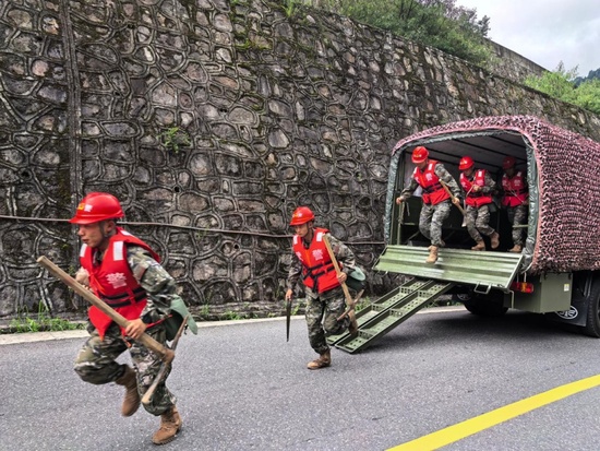 Rescuers rush to mudslide-hit border port in SW China's Xizang