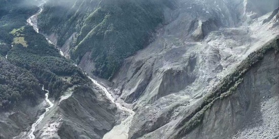 Major mudslide hits Xizang border port