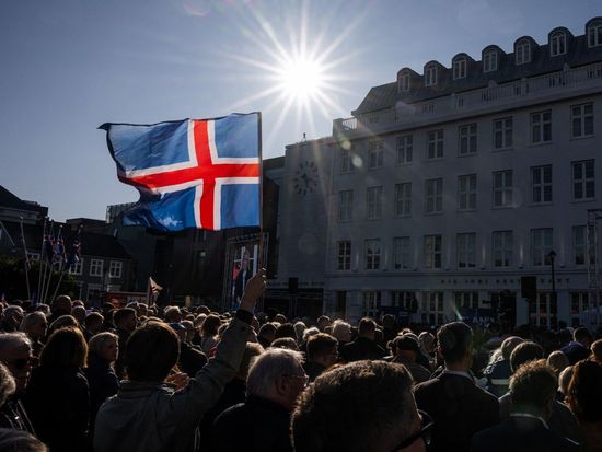 Icelanders begins voting on whether to restart EU accession talks in tight referendum