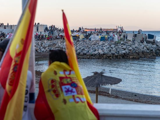 Four migrants arrested in Ceuta for throwing stones at Spanish soldiers