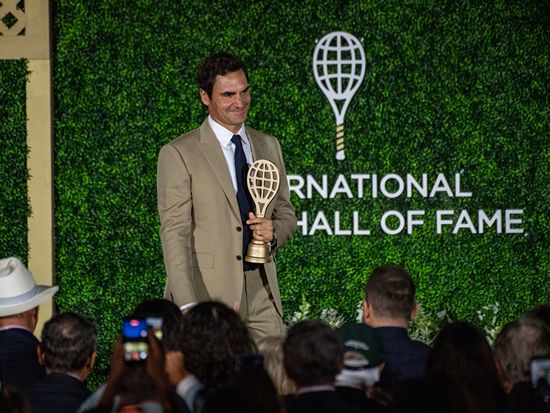 Emotional Federer inducted into tennis Hall of Fame