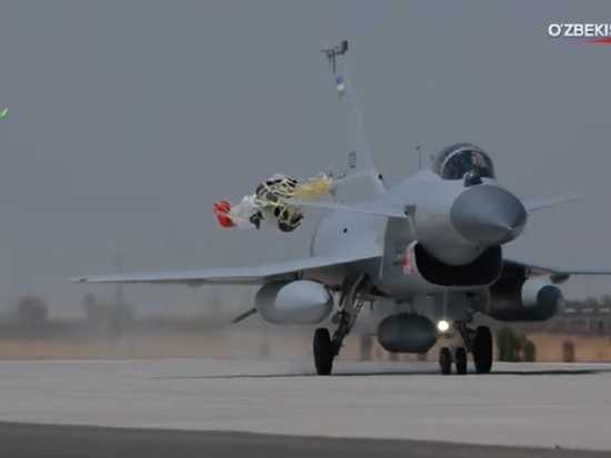 Uzbek state media unveils Chinese J-10CE fighters during national celebration, marking Central Asian export market breakthrough: expert