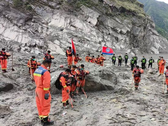 Memorial services held for victims of deadly mudslide