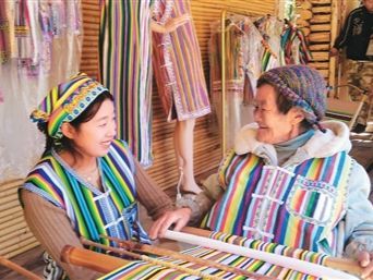 Young artisans breathe new life into China's traditional crafts
