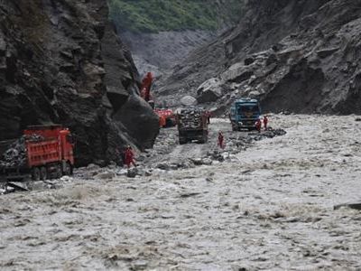Rescuers race to reopen highway to mudslide-hit border port in Xizang