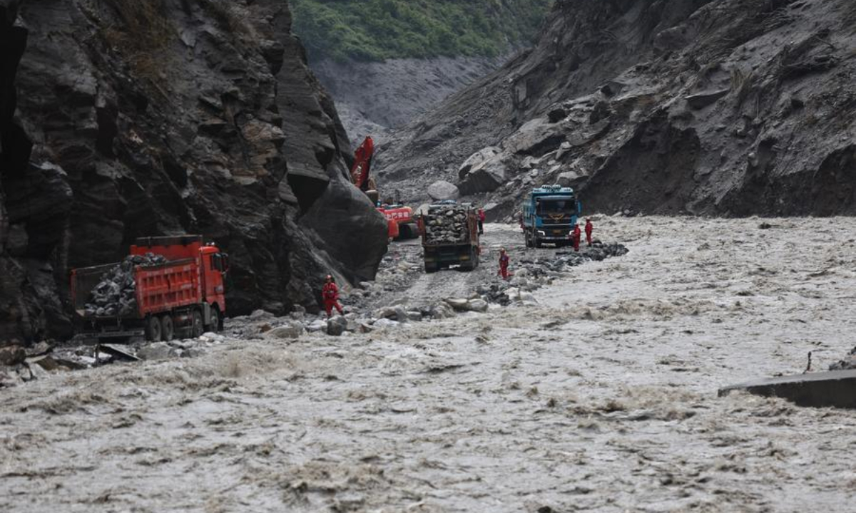 Rescuers repair a section of national highway G216 in Gyirong County, southwest China's Xizang Autonomous Region, on Aug. 31, 2026. (Xinhua/Jiang Fan)