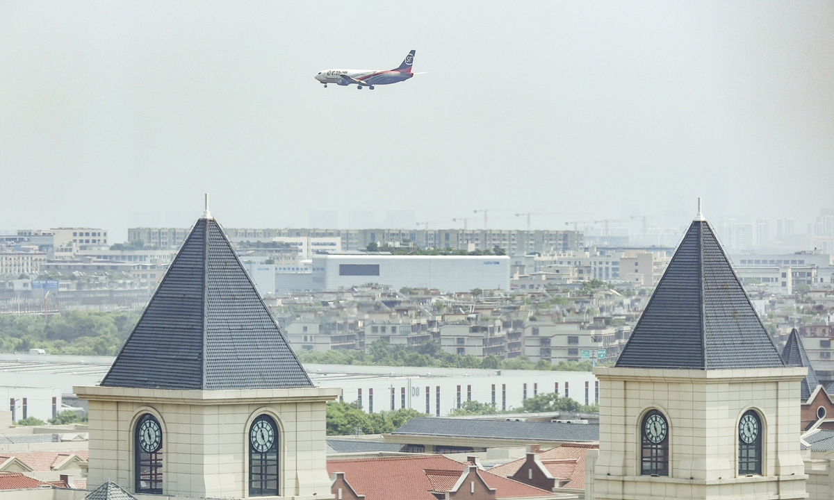 A cargo plane flies over residential buildings of Yiwu, East China's Zhejiang Province on April 27, 2026. Photo: VCG