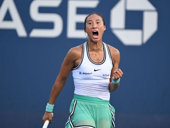 Zheng Qinwen reaches first Grand Slam third round in 15 months