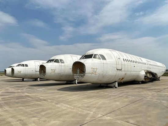 Four retired passenger planes on auction in Chongqing city, can be converted to cafés, restaurants