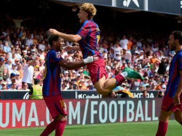 Barcelona stays top of La Liga as Alaves climbs to second
