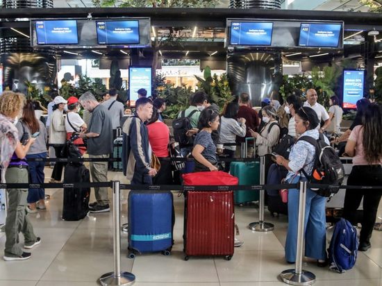 Jakarta airport extends closure after volcano eruption