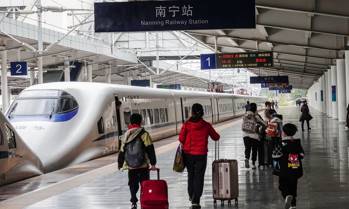 (File) Passengers on a platform at Nanning Railway Station in South China's Guangxi Zhuang Autonomous Region on January 14, 2025. Photo: IC