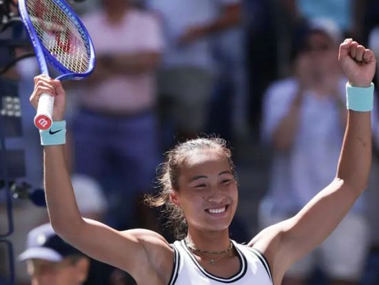 Zheng knocks out Swiatek to reach US Open quarters