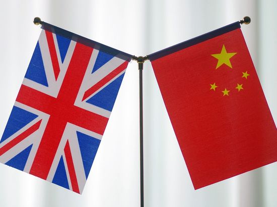Xi holds phone talks with British PM