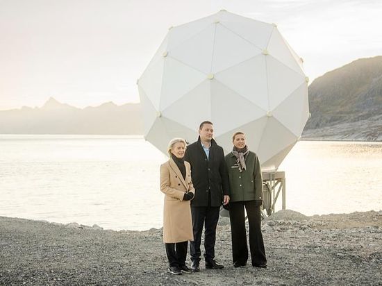 Von der Leyen announces 200-million-euro investment package during Greenland visit