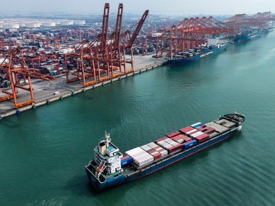 China's foreign trade expands 17.6 pct in first eight months