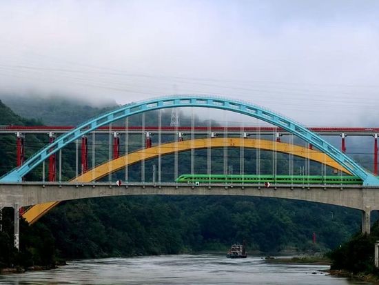 China-Laos Railway transports 244,000 passenger trips in first 8 months, up 50%