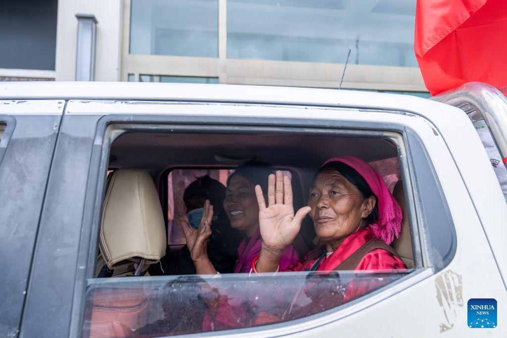 People take a vehicle and return home from a temporary relocation site in Gyirong Town, southwest China's Xizang Autonomous Region, Sept. 7, 2026. A fast-moving chain mudslide, triggered by a high-altitude glacier collapse in Nepal, struck Gyirong Port on the China-Nepal border in southwest China's Xizang Autonomous Region on Aug. 26, causing heavy casualties and leaving many missing. A barrier lake caused by the mudslide posed a serious threat to the lives and safety of the residents in the surrounding villages.A total of 499 villagers were evacuated to Gyirong Town by the local authorities for their safety and experts were organized to carry out hidden danger investigations and hydrological monitoring to assess the risks of secondary disasters.By far, the barrier lake on the upper reaches of the core affected zone of the mudslide-hit Gyirong Port has been drained. The local government has dispatched vehicles to transfer the affected people home in succession. On Monday, residents at the temporary relocation sites of Gyirong Town started returning home in an orderly manner. (Xinhua/Tenzing Nima Qadhup)