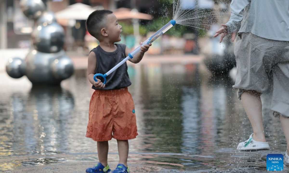 A child plays water at the Hongmei cultural and creative industry park in Shenyang, northeast China's Liaoning Province, July 30, 2026. (Xinhua/Li Gang)