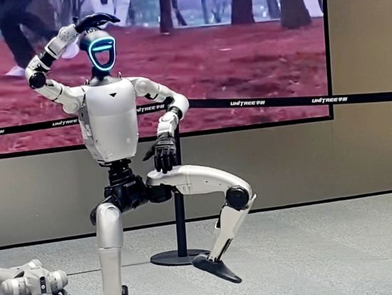 One robot, several dances