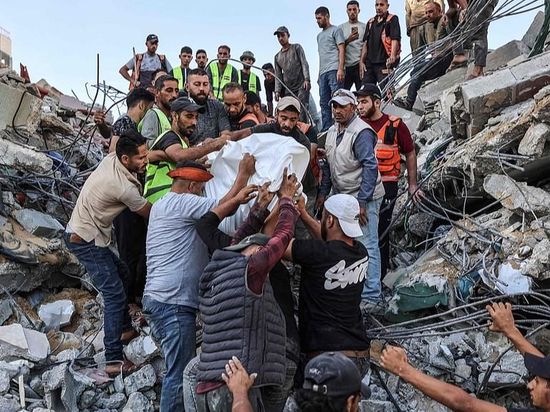 Gaza building collapse kills 16 people seeking shelter inside