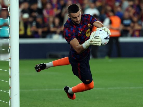 Knee injury sidelines Barcelona goalkeeper Joan Garcia