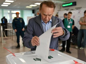 Voters cast at polling station in Moscow, Russia