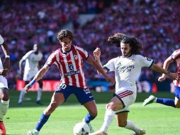 Barcelona goes into break five points clear as Atletico wins Madrid derby