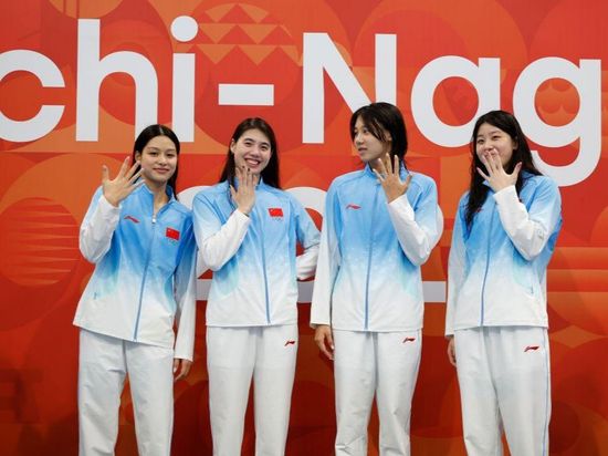 China retains women's 4x100m freestyle relay title