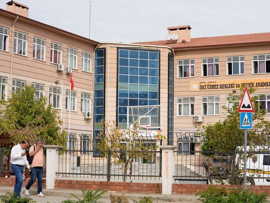 11 hurt as teen opens fire outside Turkey school