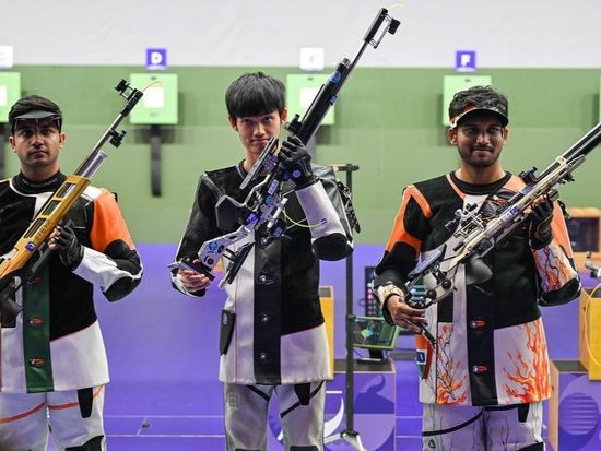 China sweeps men's 10m air rifle golds with team world record