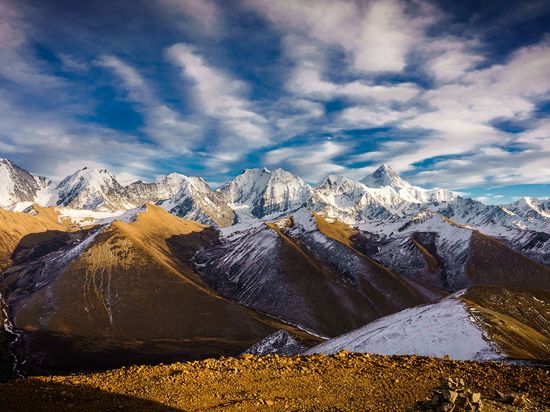 Crossing the snow-capped mountains: Epic of the Long March