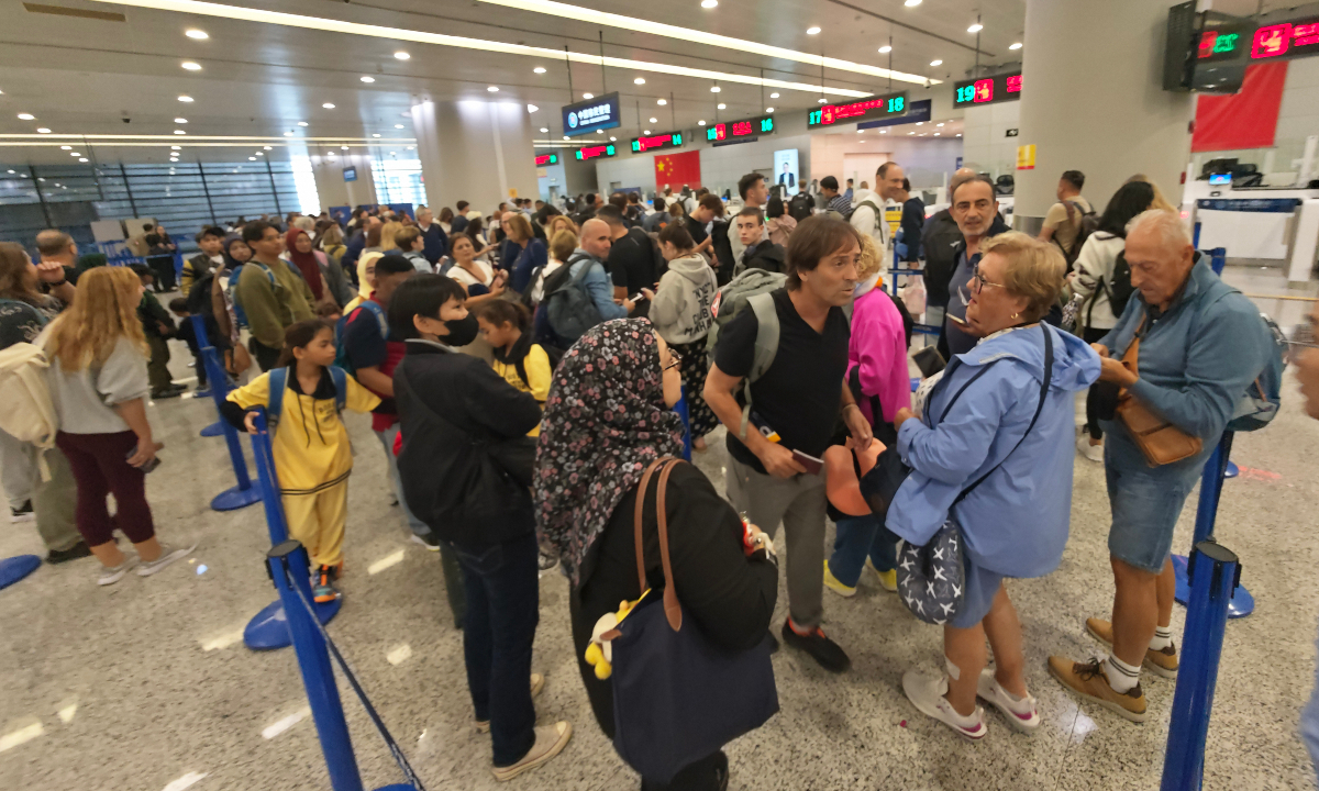Travelers complete border clearance procedures at Shanghai Pudong International Airport on September 2, 2026. Photo: IC