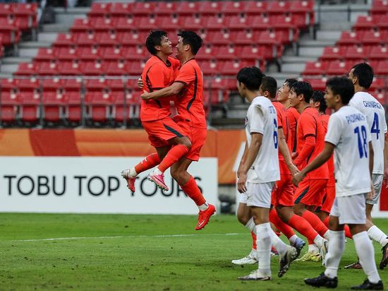 China reaches Asian Games men's football semifinal after 28-year wait