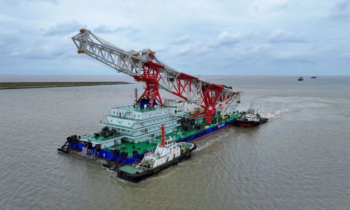 Invested and built by the China Railway Construction Corporation (CRCC), CRCC Bridge Piling No. 1 is the world’s largest dynamic-positioning pile-driving vessel. Photo: Science and Technology Daily