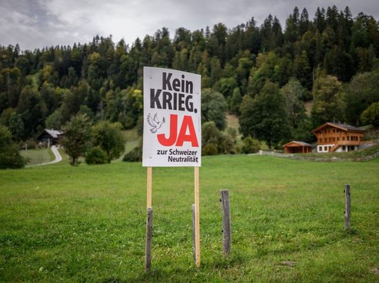 Swiss voters reject initiative to tighten constitutional neutrality